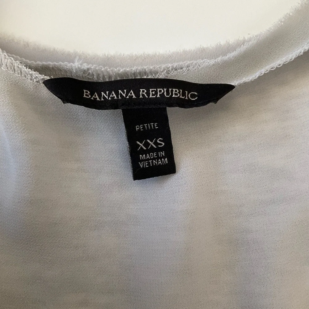 Banana Republic Gray layered sleeveless tank top with scoop neck XXS